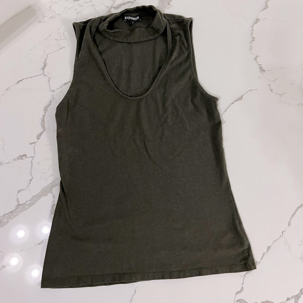 ⭐️ Women’s Express Dark Olive Tank with Neck Detail Size Medium